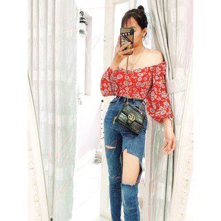 Áo hoa cúc crotop bẹt vai đỏ Mix quần short lưng cao siêu sexy 🤍Chất vải lụa chính phẩm có cúp, nhún lưng. Em này là fo