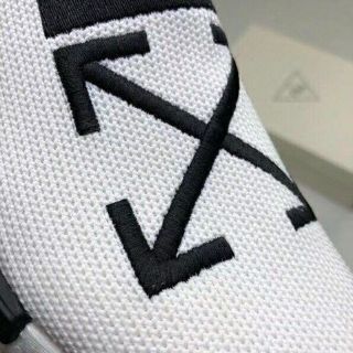 Human race chữ thập