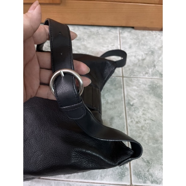 Túi đeo chéo độ mới cao da bò thật da bò dẻo mềm xài rất bền , màu đen .