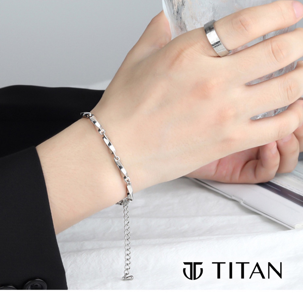 Vòng tay nam nữ sợi thanh mảnh, lắc tay titan cặp đôi đeo rất phù hợp, vòng tay Titan Shop bạc nam nữ chất liệu không gỉ