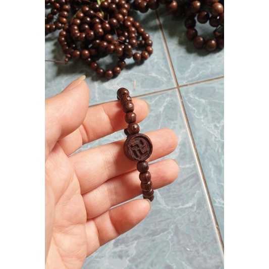 Vòng tay mun đuôi công míc chữ Thập