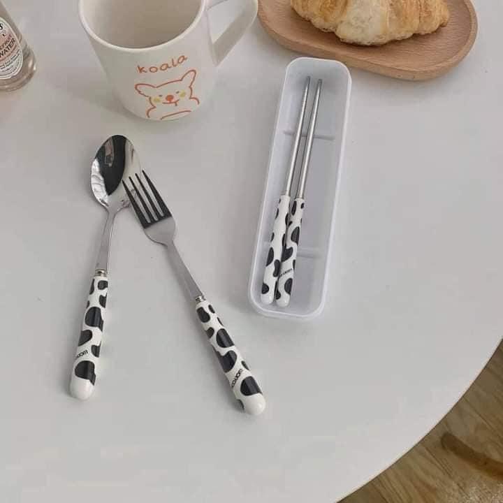 Bộ Muỗng Đũa nĩa Họa Tiết Bò Sữa Dễ Thương