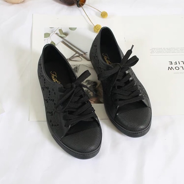 Giày nhựa vân lỗ | BigBuy360 - bigbuy360.vn