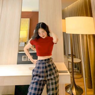Set áo đen quần kẻ caro