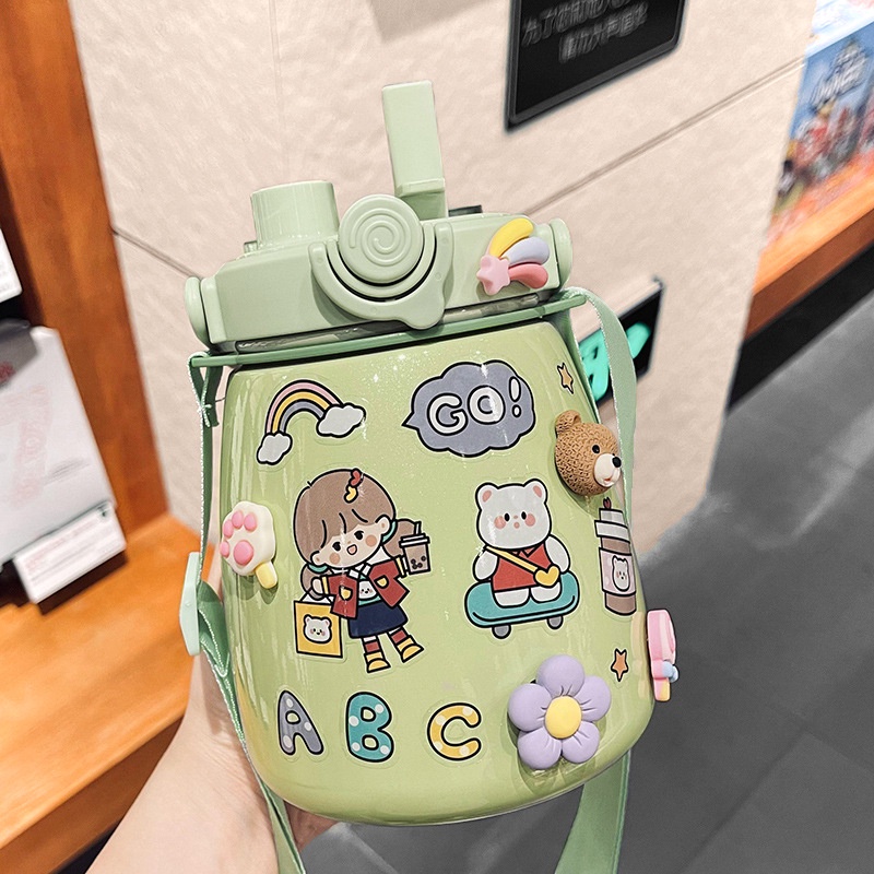 Bình giữ nhiệt 880ml Greeninterior, bình đựng nước cute có ống hút, inox 304 cao cấp kèm hình dán 3D Màu Xanh Lá