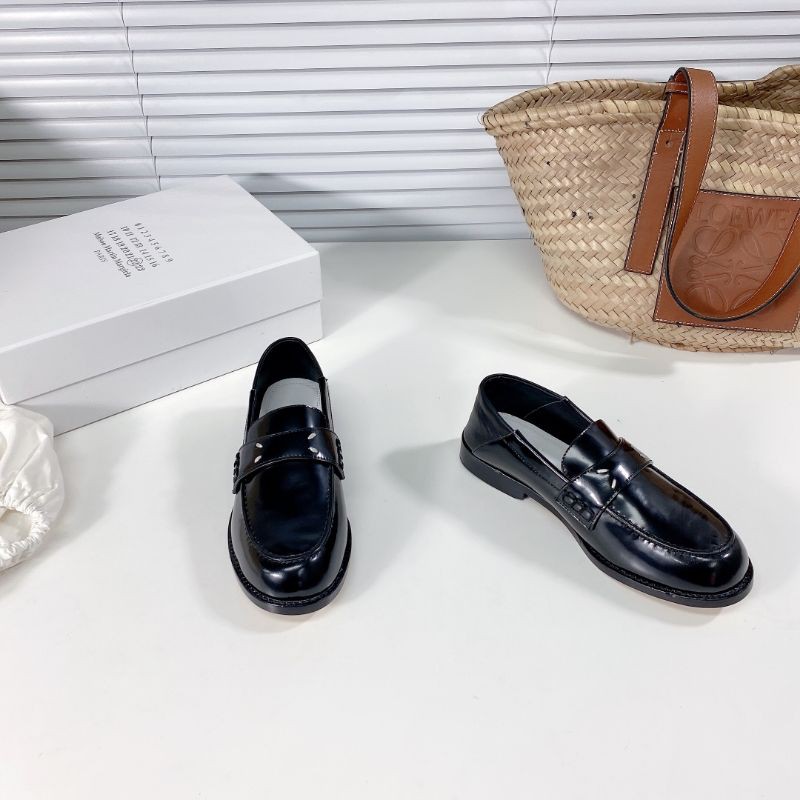 Giày lười loafer nữ da thật mũi tròn Maison margiela