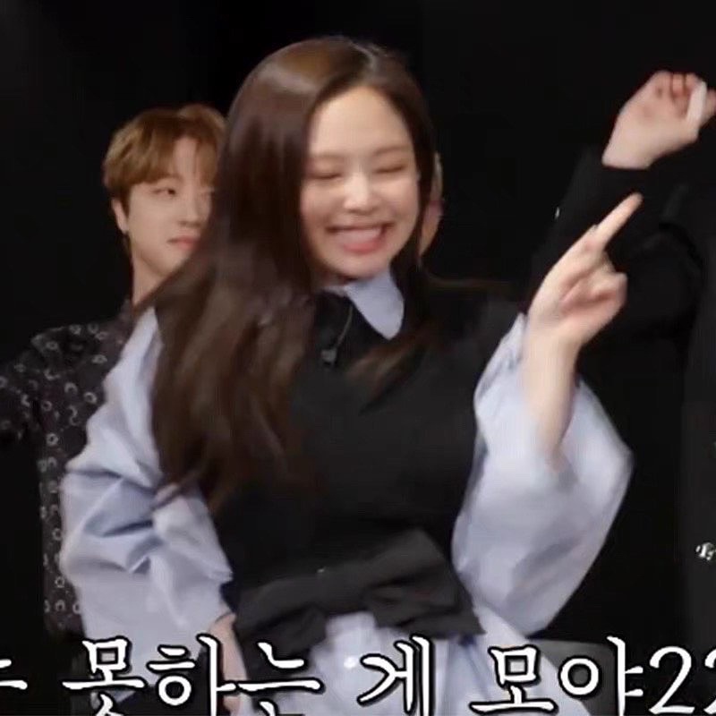 Set áo sơmi xanh + gile đen giống Jennie BLACKPINK