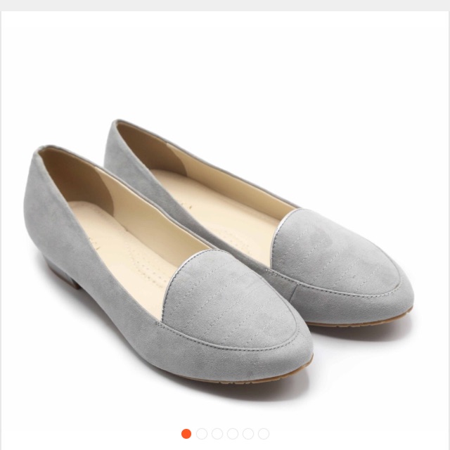 Giày mọi Sanlanca for girl. Đi xinh hết biết, nhưng k vừa chân . Mặc váy công sở đi làm hay đi chơi đều rất xinh. :)))
