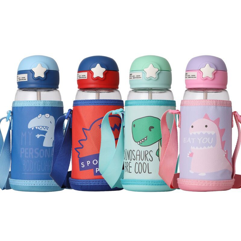 Bình đựng nước cho bé đi học, bình nước kèm túi đựng có dây đeo 700ml chịu nhiệt tốt kèm ống hút cho bé