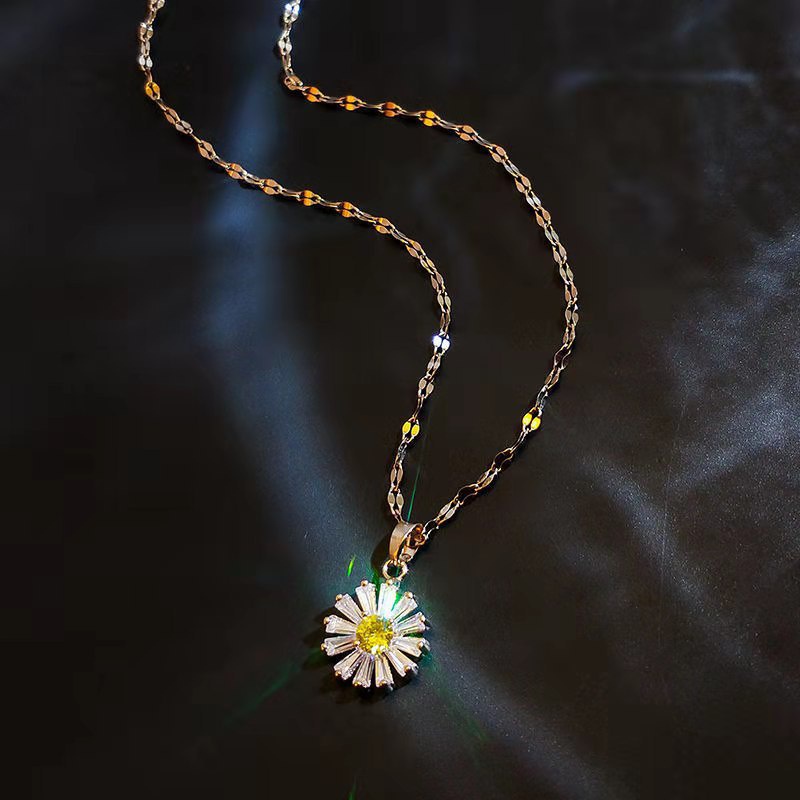 [Không đen gỉ] Dây chuyền thép titan mạ vàng mặt hoa cúc cánh đính đá cao cấp TB534