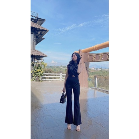 Quần tây loe đen lưng cao co giãn tôn dáng kéo khoá sau.