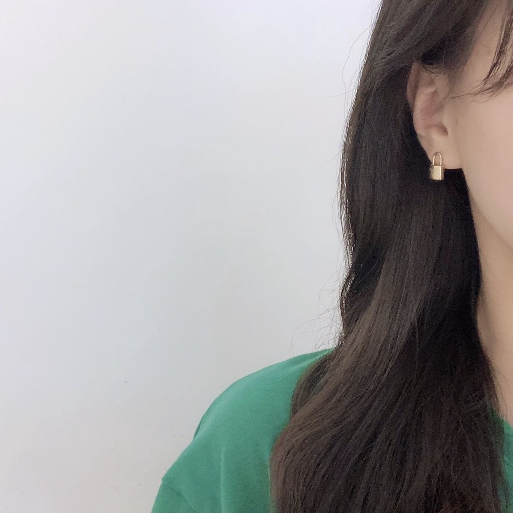 LOUIS VUITTON Khuyên Tai Tròn Bằng Thép Titan In Logo LV Thời Trang