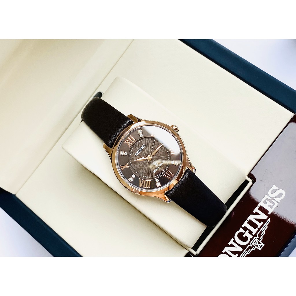 ĐỒNG HỒ NỮ ORIENT FUB9B001T0 SIZE 30MM/ LADIES Dial nền nâu cafe cá tính cùng với chữ số đính hạt sang chảnh