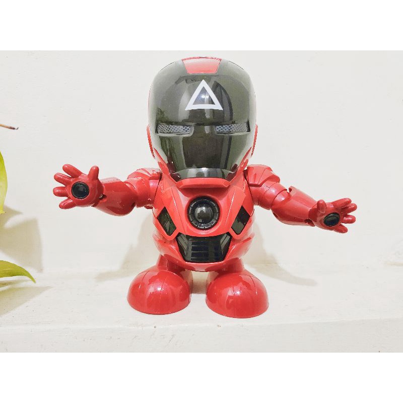 ROBOT IRON MAN NHẢY MÚA
