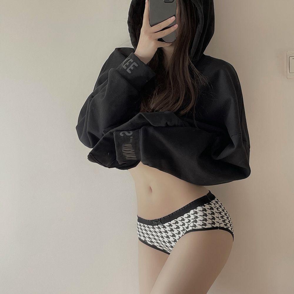 Quần Lót Nữ Cạp Thấp Họa Tiết Lưới Gợn Sóng Và Chấm Bi Màu Ngà