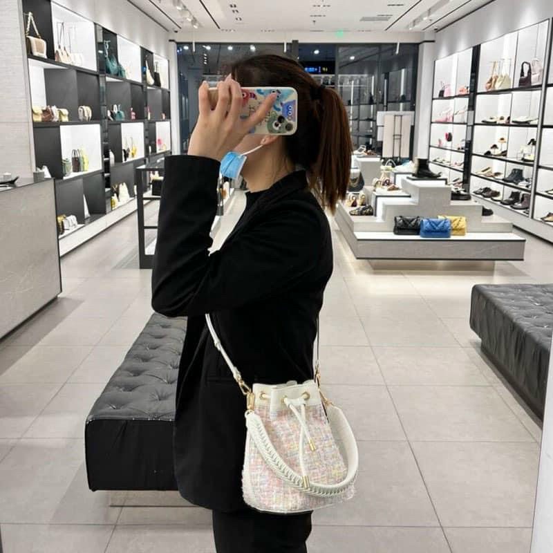 túi bucket đeo chéo + xách tay ck2-10840452 size 21 tweet xanh dương