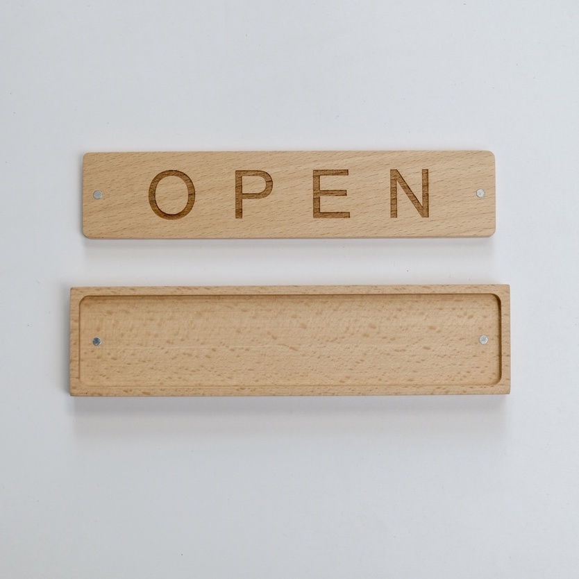 Kihowa | Bảng gỗ thông báo gắn tường Open/Closed hai đầu nam châm chắc chắn, màu vàng sáng nhã nhặn