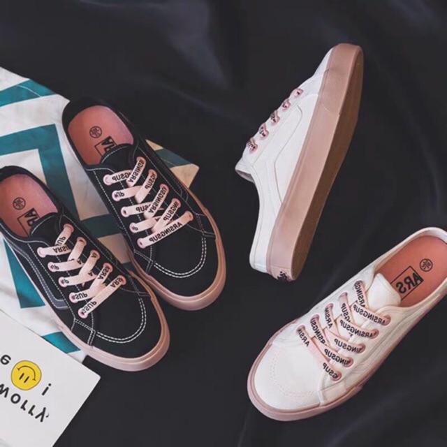 Giày sục thể thao dây chữ