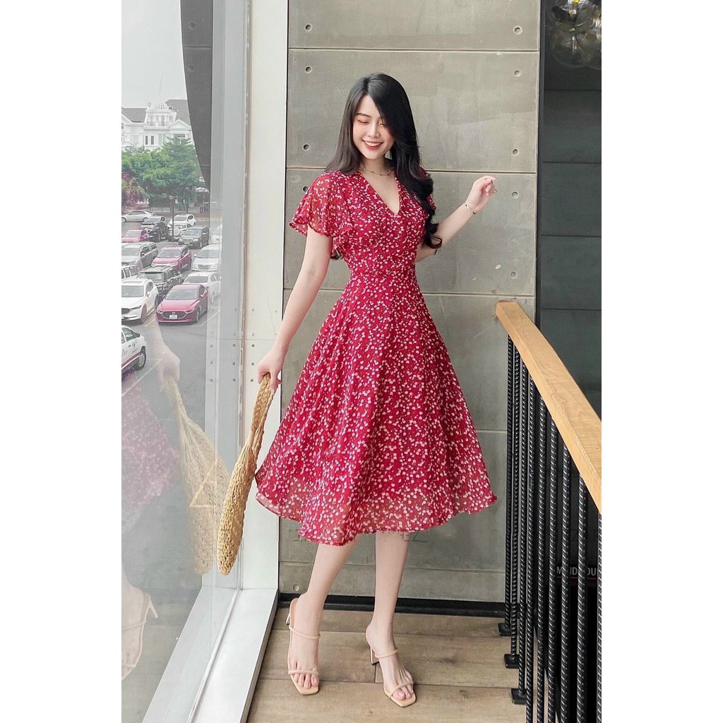 Váy đầm hoa nhí đỏ tay cánh tiên dây thắt eo dài qua gối