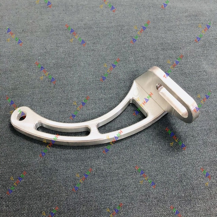 pas giữ má đùm sau nhôm exciter 150 MS1562