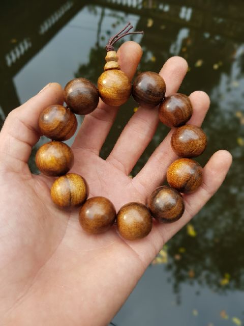 Vòng tay nam nữ gỗ màu trầm đủ kích cỡ từ 8li 10li 12li 14li 16li 20li có mùi hương thơm tự nhiên