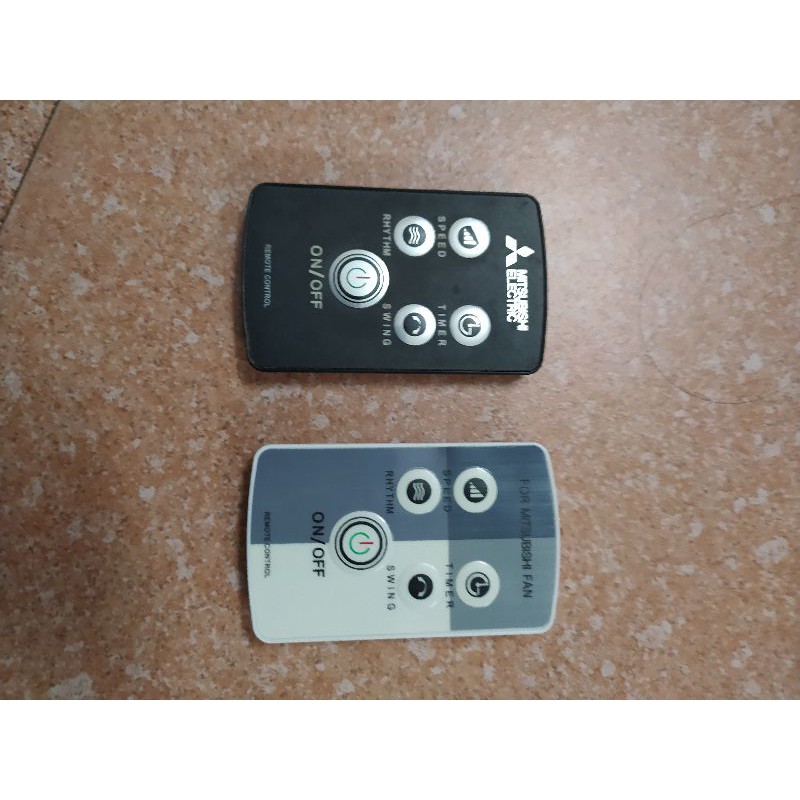 Điều khiển quạt Mitsubishi có sẵn pin