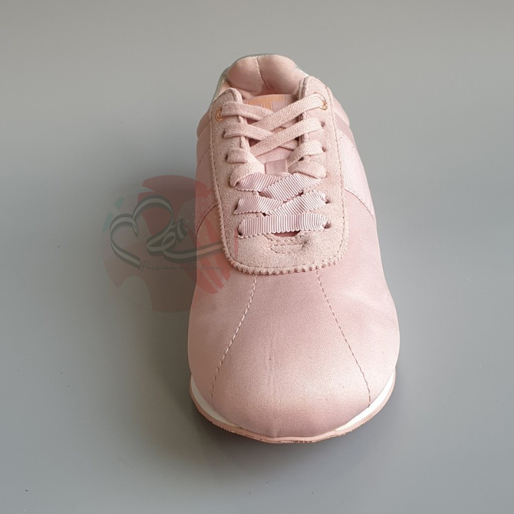 Giày sneaker nữ hồng da lộn xuất khẩu Anh