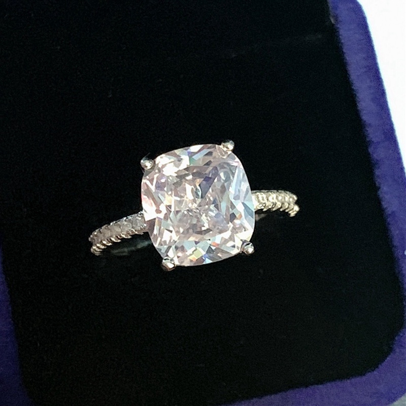 Nhẫn bằng hợp kim đính đá nhân tạo kiểu dáng sang trọng