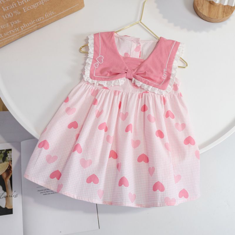 Đầm bé Gái Cộc Tay Họa Tiết Caro Tim Cổ Viền Cách Điệu Xinh Xắn