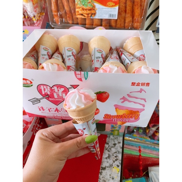 1 cây kem ốc quế dạng kẹo dẻo xinh xắn