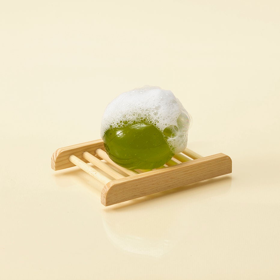 Xà Phòng Trà Xanh ONGREDIENTS Jeju Green Tea Cleansing Ball 110g GomiMall