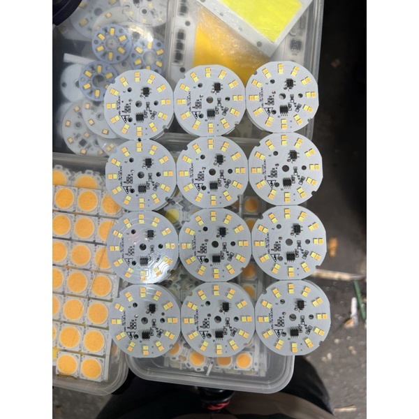 2 cái mâm tròn 7w 3 màu điện 220v
