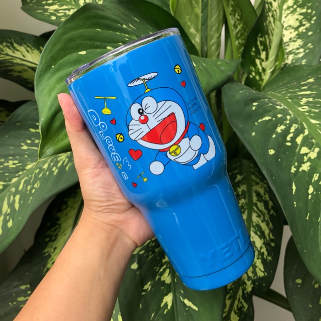 LY GIỮ NHIỆT YETI DORAEMON 900ML (Logo YETI dập nổi - full phụ kiện)