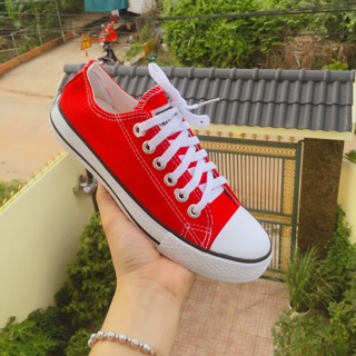 Giày bata cổ thấp màu đỏ