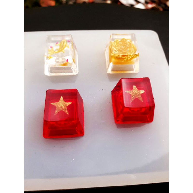 Keycap resin nền đỏ sao vàng trang trí bàn phím cơ gaming