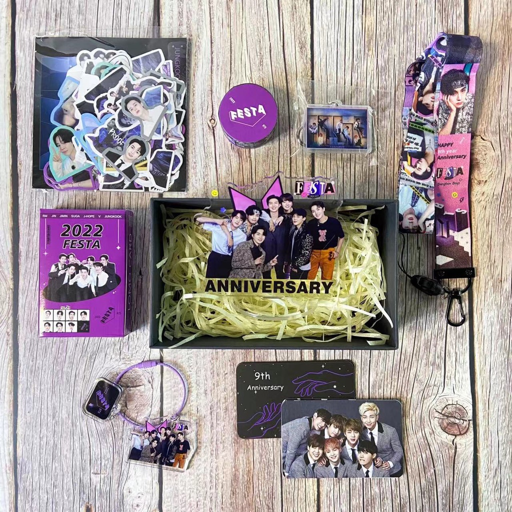 &lt;Proof&gt;Hộp quà tặng hình dán+móc khóa+mô hình đứng album BTS làm quà sinh nhật