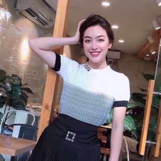 Chân váy xếp li tag vuông