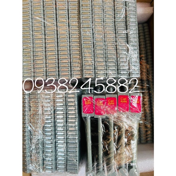 Nam châm hơ mắt mèo