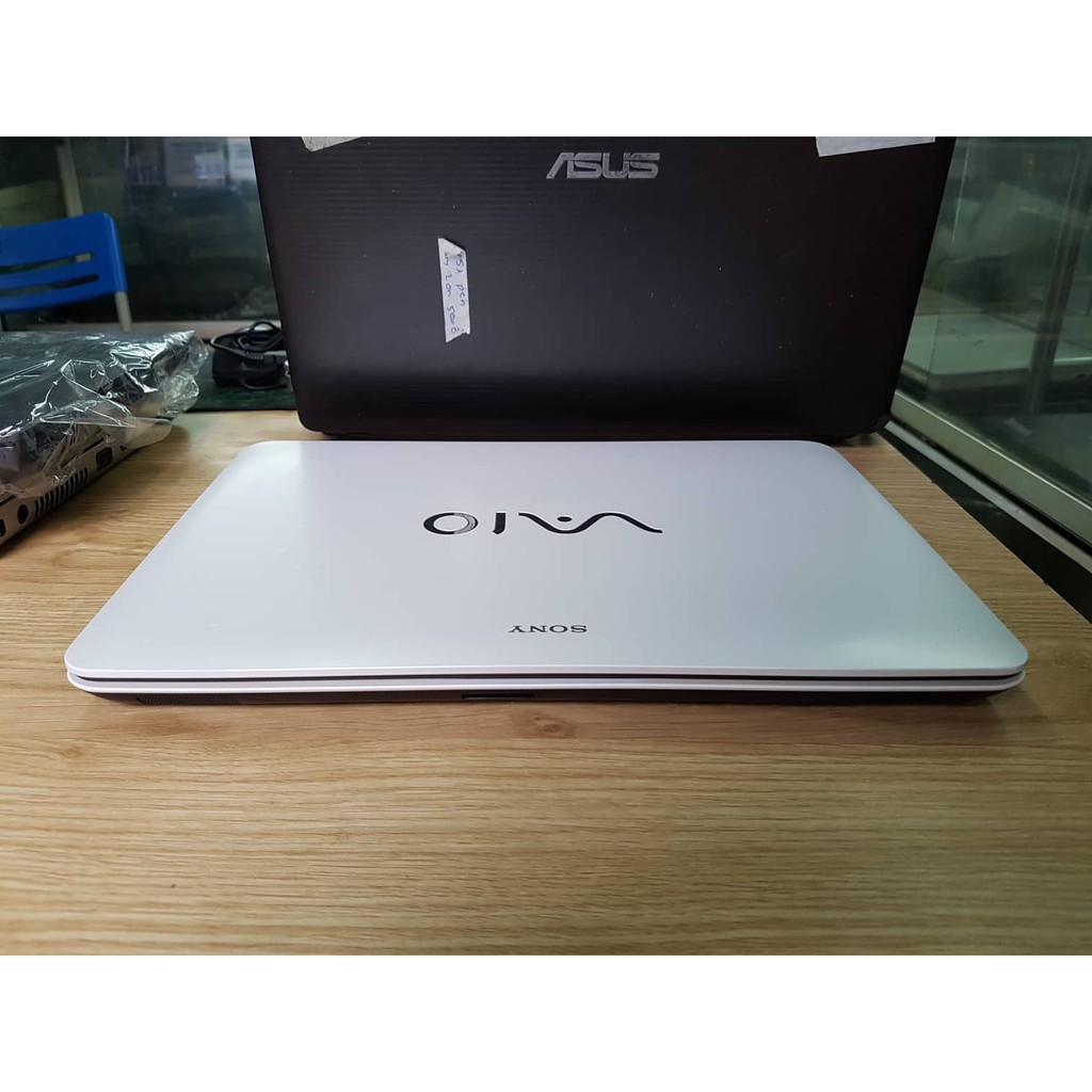 Laptop trắng zin Sony vaio Svf14 chíp i3-3217u ram 4gb cạc hd4000 màn 14inh tặng fui phụ kiện | BigBuy360 - bigbuy360.vn