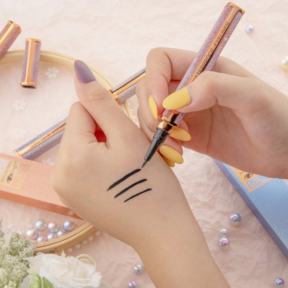 Bút kẻ mắt QIC dạng lỏng nhanh khô chống thấm nước không nhòe màu | BigBuy360 - bigbuy360.vn