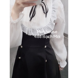 Váy đen phối cổ bèo trắng nơ