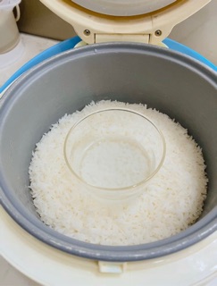 Cốc nấu cháo trong nồi cơm điện Richell