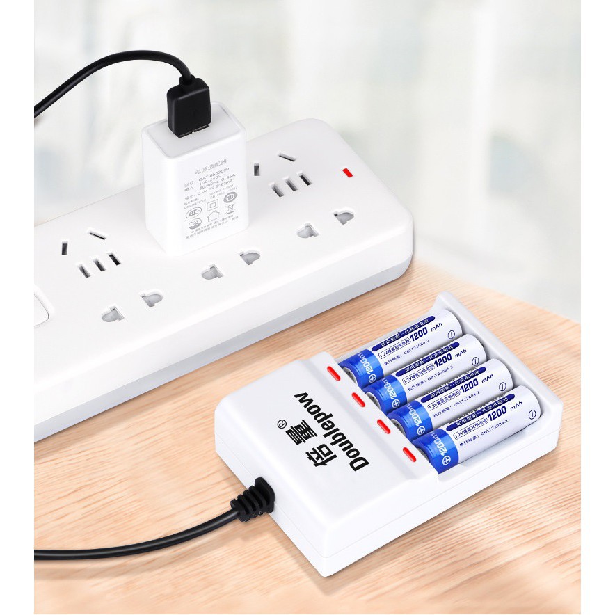 Bộ sạc pin Doublepow DP-U82 dùng để sạc pin AA/AAA qua cổng USB, 4 khay cắm sạc được 4 viên cùng lúc