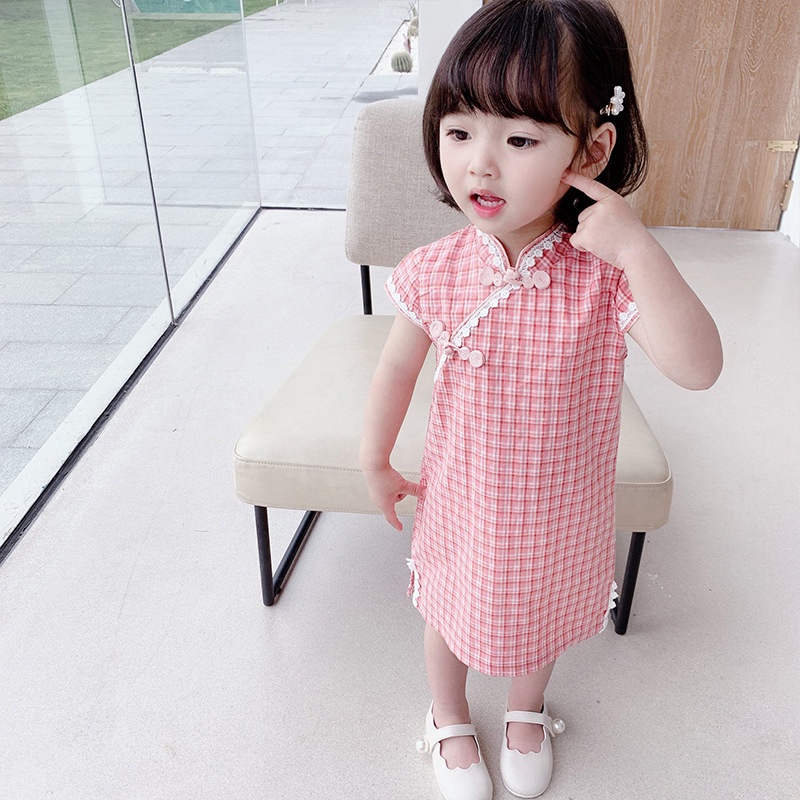 Đầm sườn xám họa tiết hoa nhiều màu phong cách Trung Hoa cổ điển mừng năm mới cho bé gái