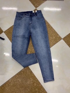 Quần bò rách và k rách