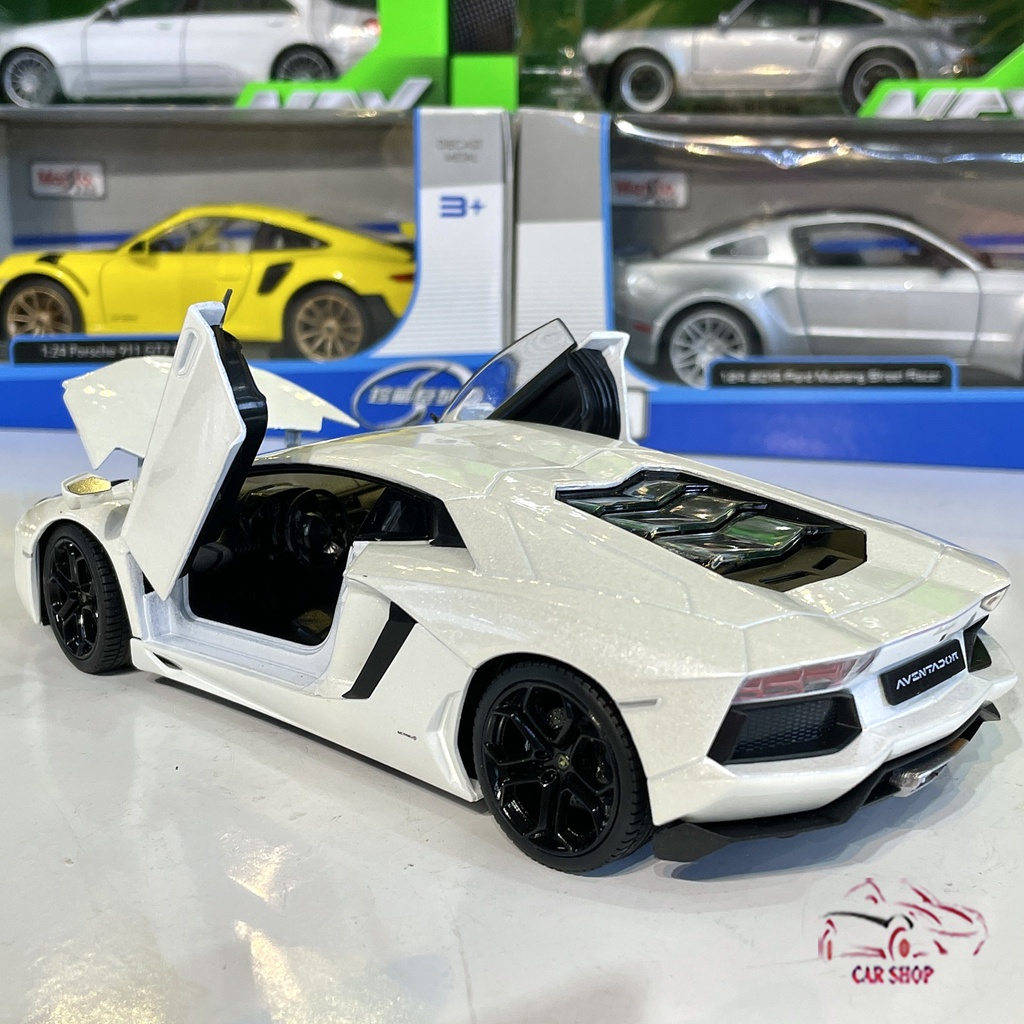 Mô hình xe hợp kim Lamborghini Aventador LP700-4 Welly tỉ lệ 1:24 màu trắng