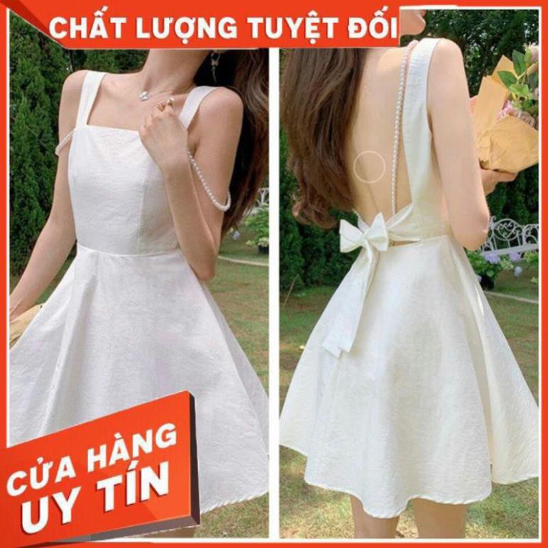 Đầm trắng hở lưng cột nơ dây chuỗi nhẹ nhàng xinh xắn