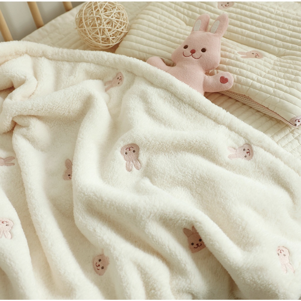 Chăn lông tuyết 2 mặt thêu gấu Chezbebe - Hàn Quốc cho bé