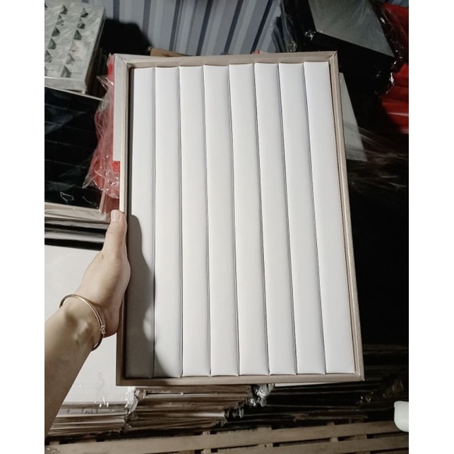 KHAY DA PU ĐỰNG TRANG SỨC Sẵn 2 Màu Trắng, Đen Chất Liệu Da PU Cao Cấp