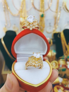 Nhẫn hột đá